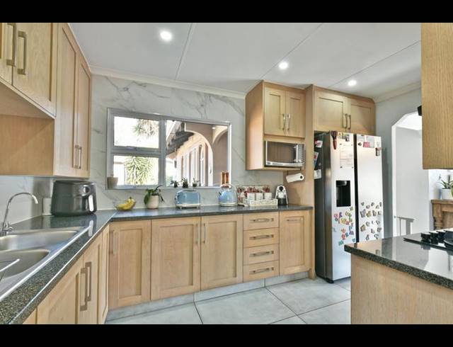 4 BEDROOM TOWNHOUSE FOR SALE IN SUIDEROORD
